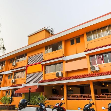Oyo 18794 Hotel Colva Plaza Bagian luar foto