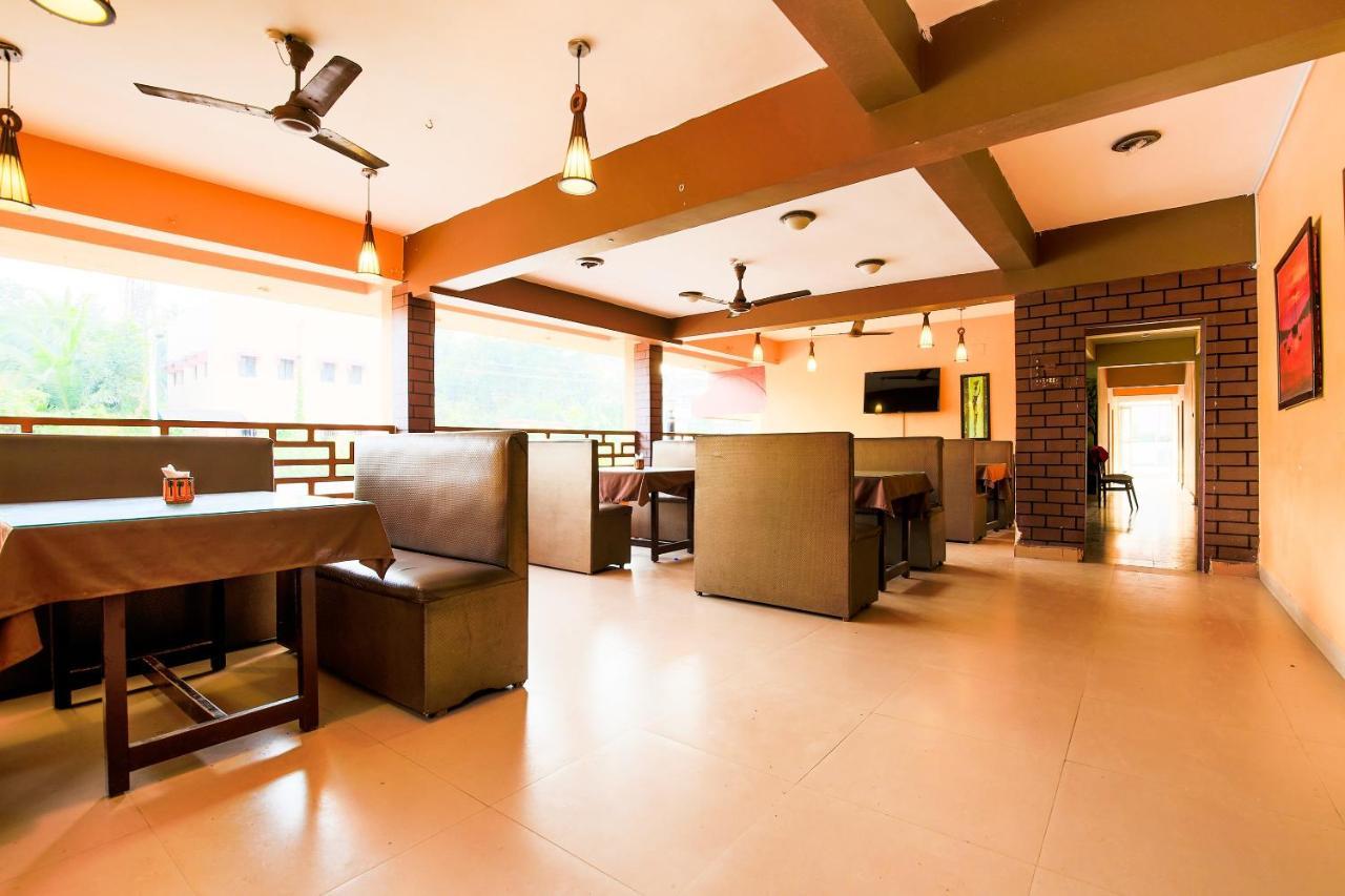 Oyo 18794 Hotel Colva Plaza Bagian luar foto