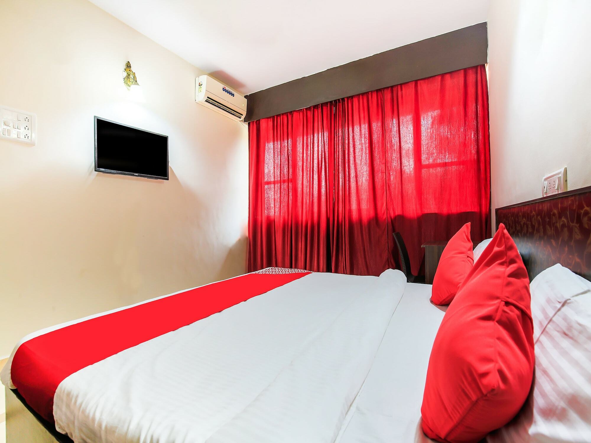 Oyo 18794 Hotel Colva Plaza Bagian luar foto