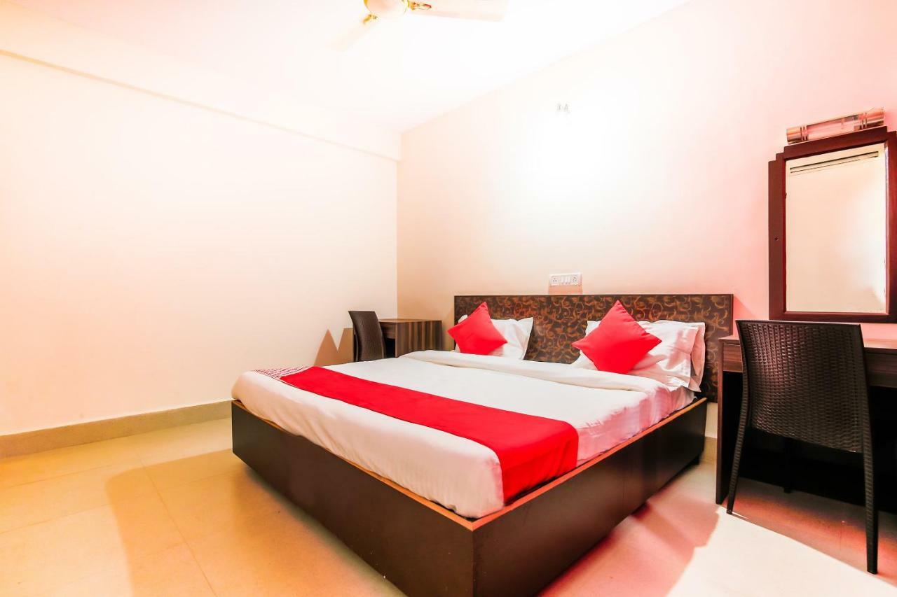 Oyo 18794 Hotel Colva Plaza Bagian luar foto